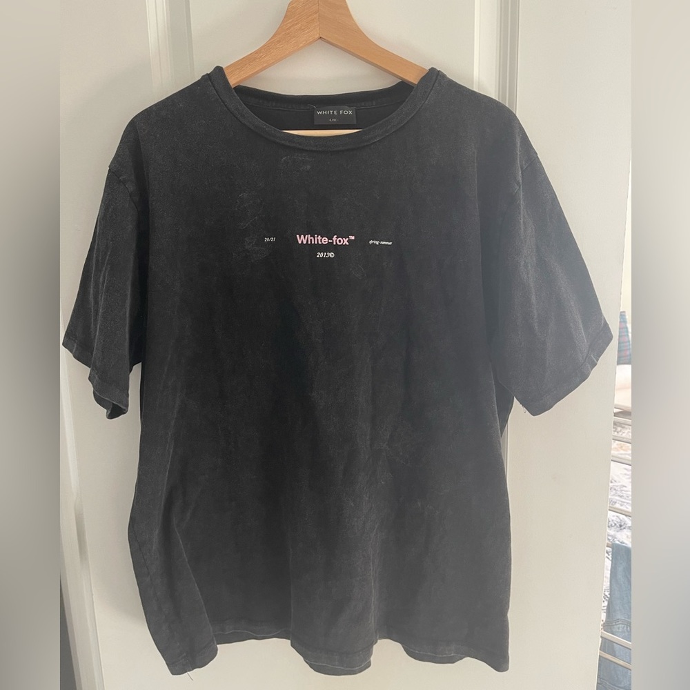 White Fox Boutique T shirt L/XL